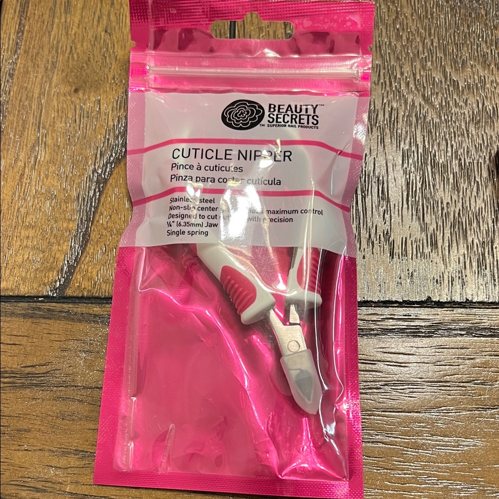Beauty Secrets Cuticle Nipper with Pink Handle